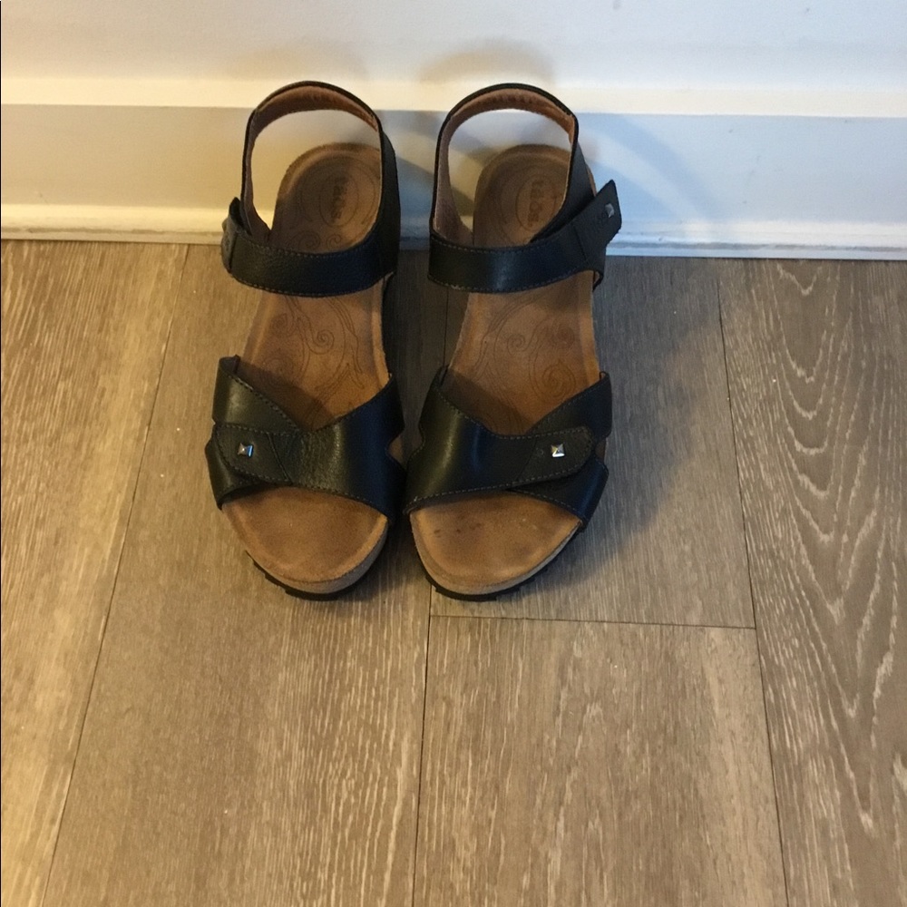 Taos  Black Wedge Size 7.5 Foot wear. $70